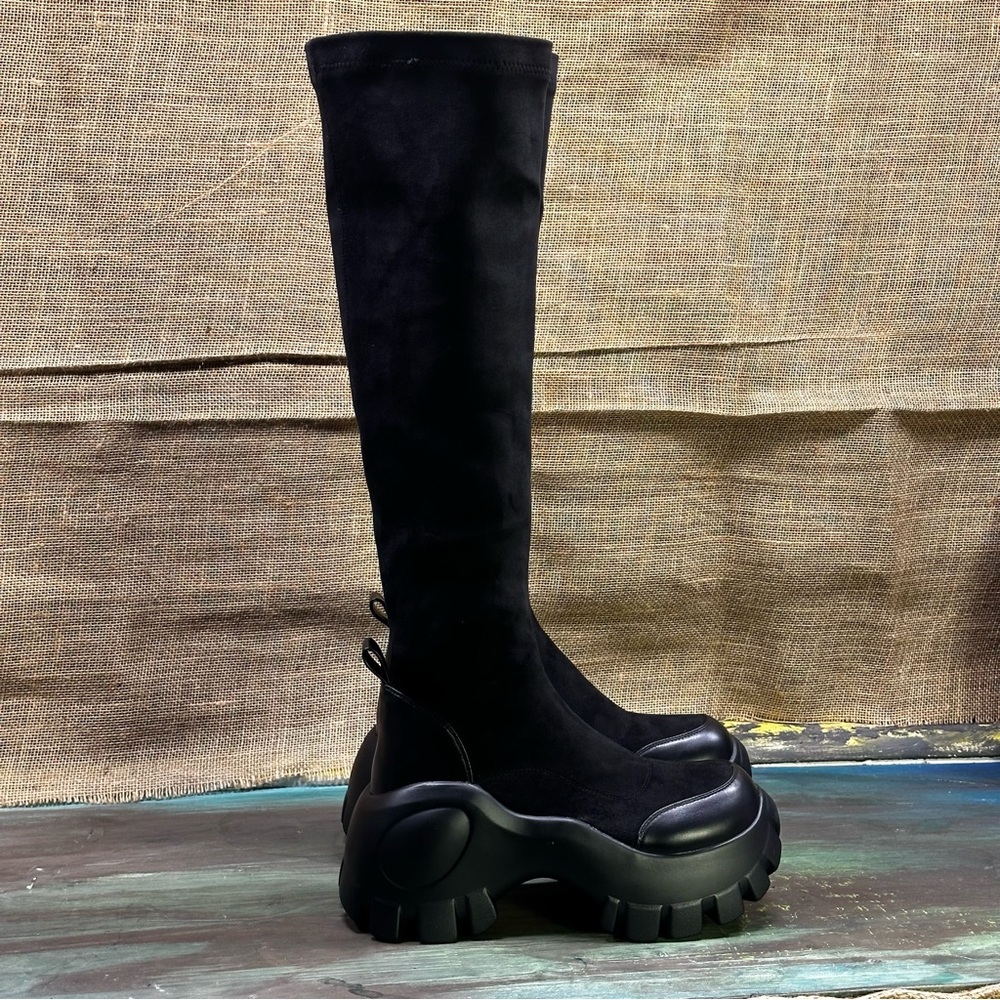 Black  pull on knee-high chunky sole boots sz 6.5